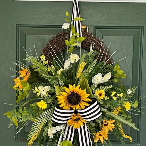 SOLD!!
Sunflower and Greenery Wreath with Black and White Ribbon - Picture 1 of 3